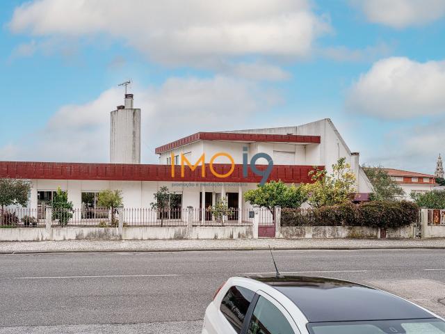 Moradia T5 num lote de 1000m2 Centro de Fátima