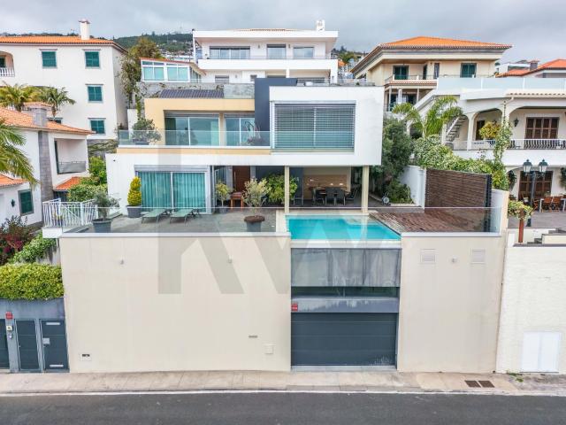 Moradia T4 na Rua Cidade New Bredford / Quinta do Faial