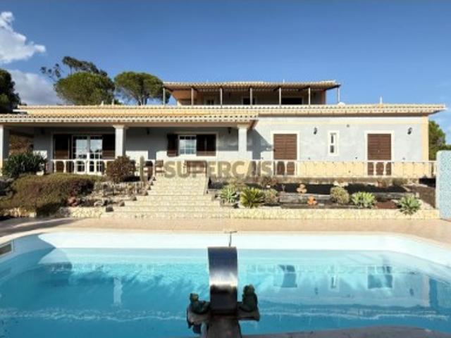 Moradia T5 na serra algarvia: 380 m², piscina e vista aberta em Salir