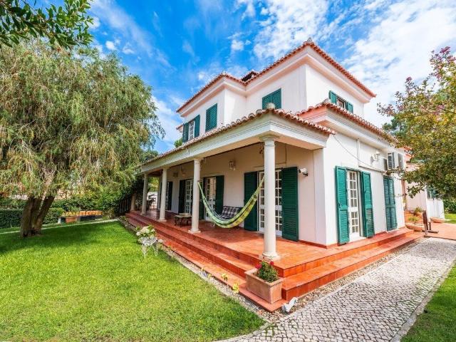 Moradia T5 na Verdizela | Quartos grandes, cave 155 m² para. 348m² Corroios