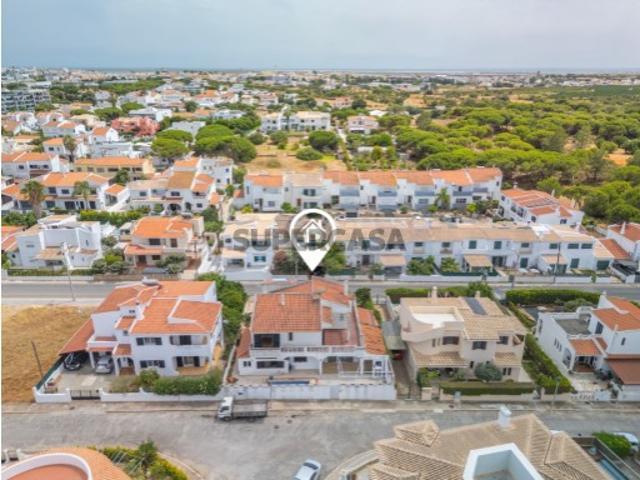 Moradia T5 na zona das Gambelas, Montenegro, Faro Oportunidade Única