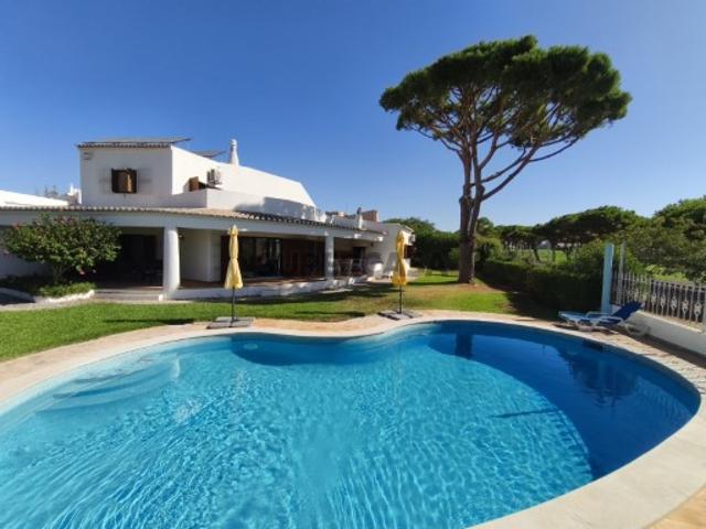 Moradia T5 no centro de Vilamoura com vista golfe, mar e marina em Vilamoura, Algarve