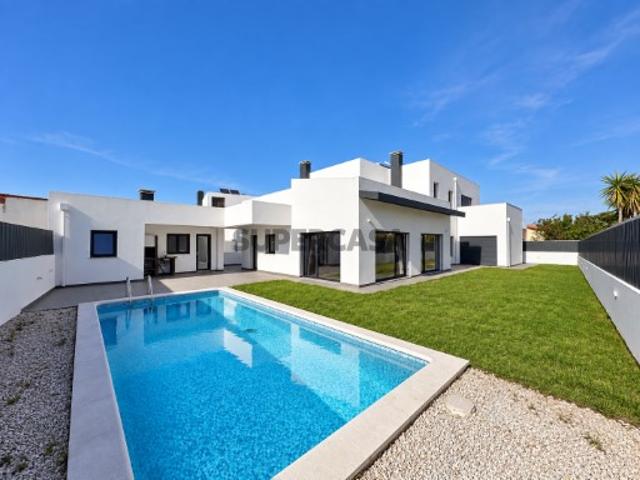 Moradia T5 Nova C/ Piscina em Azeitão