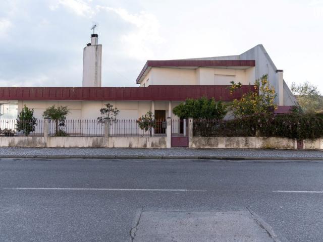 MORADIA T5 AVENIDA BEATO NUNO MOBILADA A 5 MINUTOS DO SANTUÁRIO DE FÁTIMA