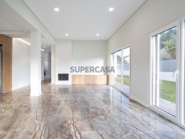 Moradia T5 com piscina em Azeitão!