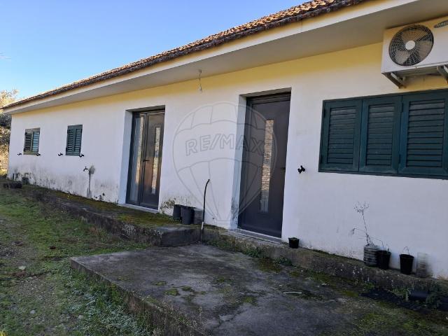 Moradia T5 à venda em Carrazeda de Ansiães