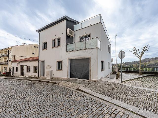 Moradia T5 à venda em Castro Daire, Castro Daire RE/MAX Portugal