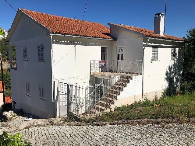 Moradia T5 à venda em Cedovim, Vila Nova de Foz Côa RE/MAX Portugal