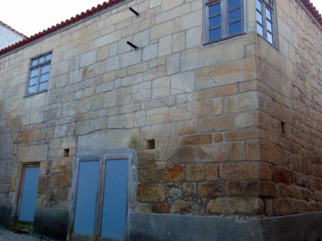 Moradia T5 à venda em Celorico da Beira