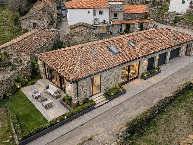 Moradia T5 à venda em Nogueira da Montanha, Chaves RE/MAX Portugal
