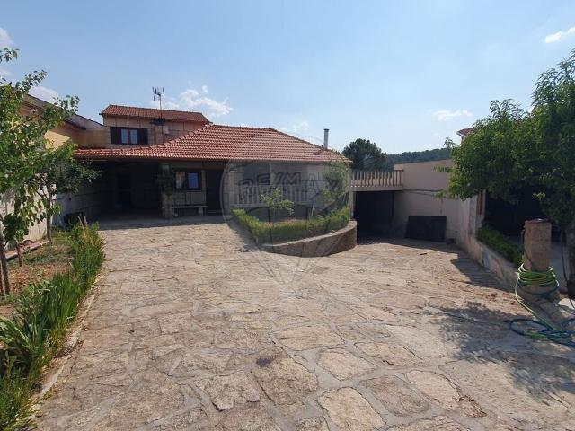 Moradia T5 à venda em Chaves