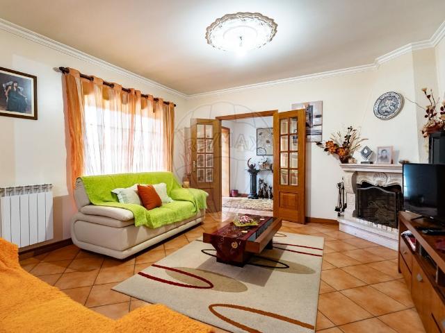 Moradia T5 à venda em Anadia