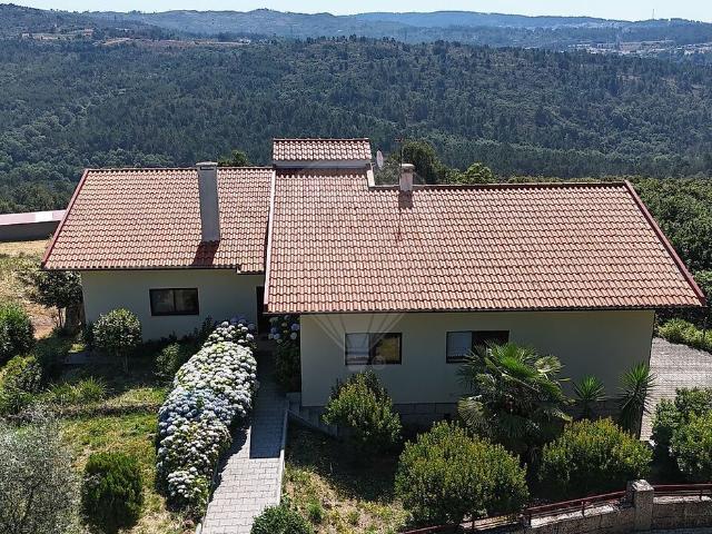 Moradia T5 à venda em Adoufe e Vilarinho de Samardã, Vila Real RE/MAX Portugal