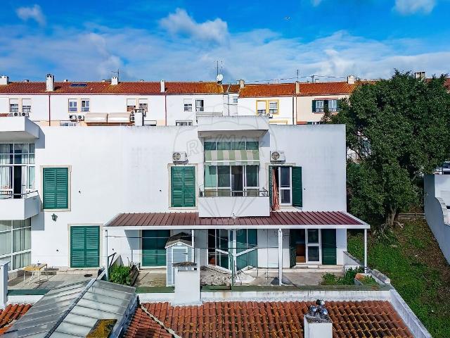 Moradia T5 à venda em Alverca do Ribatejo e Sobralinho, Vila Franca de Xira RE/MAX Portugal