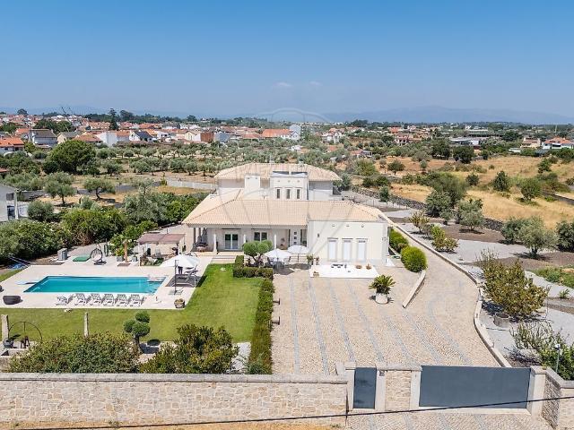 Moradia T5 à venda em Alcains, Castelo Branco RE/MAX Portugal