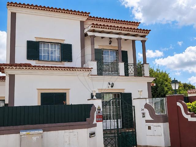 Moradia T5 à venda em Alenquer Santo Estêvão e Triana, Alenquer RE/MAX Portugal