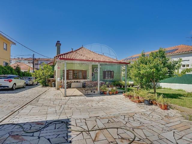 Moradia T5 à venda em Algueirão Mem Martins, Sintra RE/MAX Portugal