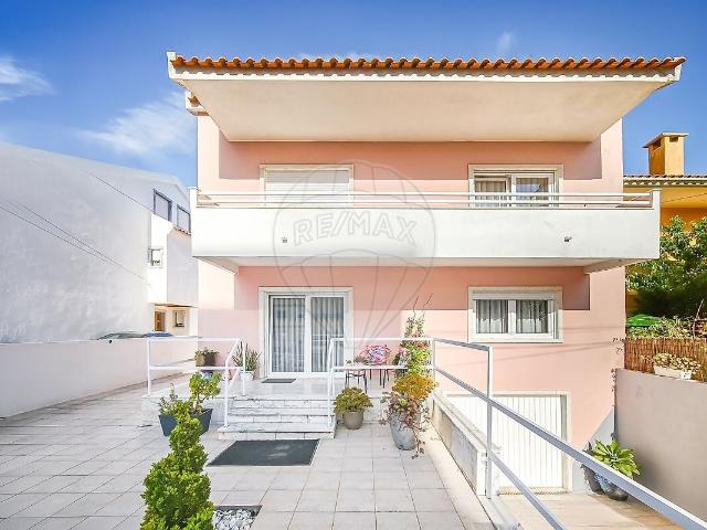 Moradia T5 à venda em Algueirão Mem Martins, Sintra RE/MAX Portugal