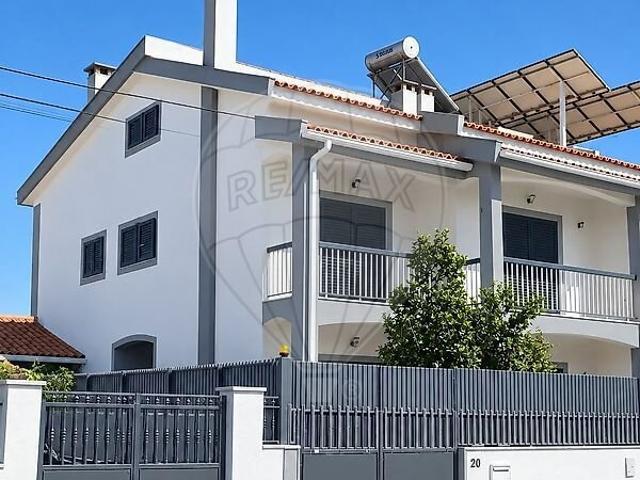 Moradia T5 à venda em Algueirão Mem Martins, Sintra RE/MAX Portugal