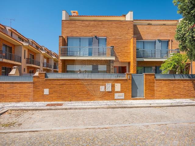 Moradia T5 à venda em Apúlia e Fão, Esposende RE/MAX Portugal