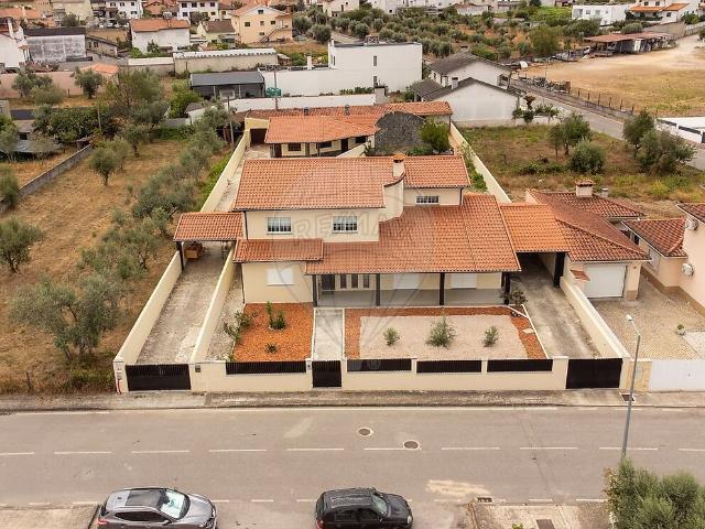 Moradia T5 à venda em Arganil, Arganil RE/MAX Portugal