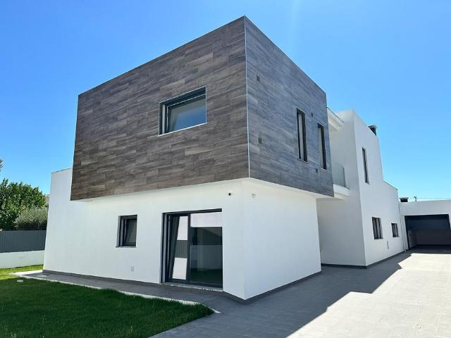 Moradia T5 a Venda em Azeitão com Piscina e Garagem 250m² Azeitão São Lourenço e São Simão