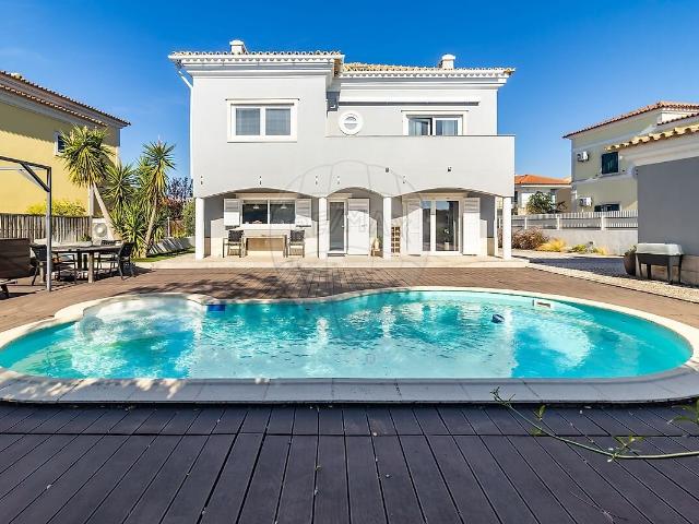 Moradia T5 à venda em Azeitão São Lourenço e São Simão, Setúbal RE/MAX Portugal