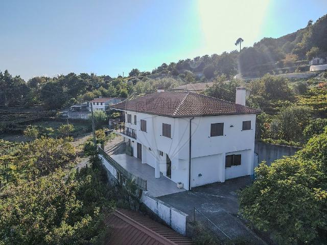 Moradia T5 à venda em Baião