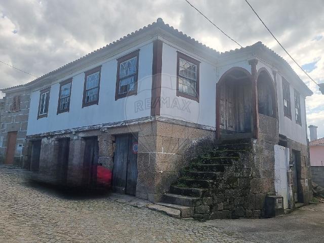 Moradia T5 à venda em Barrô, Resende RE/MAX Portugal