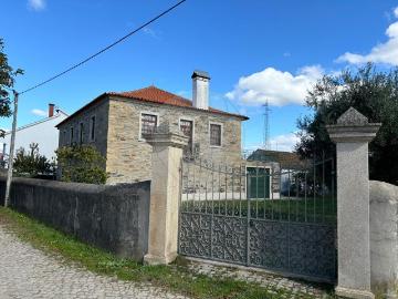 Moradia T5 à venda em Bragança