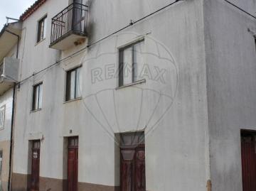 Moradia T5 à venda em Bragança