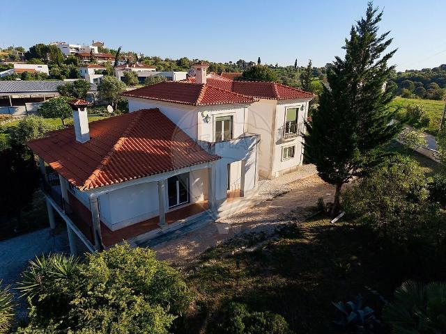 Moradia T5 à venda em Brogueira, Parceiros de Igreja e Alcorochel, Torres Novas RE/MAX Portugal