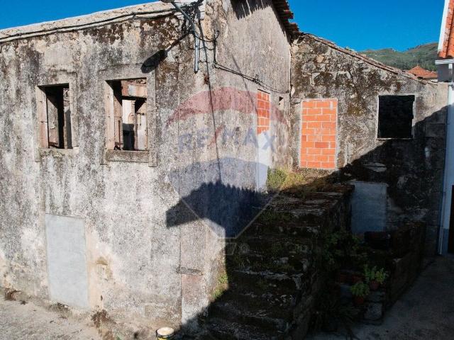Moradia T5 à venda em Gouveia