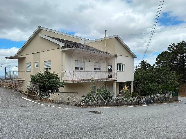 Moradia T5 à venda em Gouveia São Pedro e São Julião, Gouveia RE/MAX Portugal