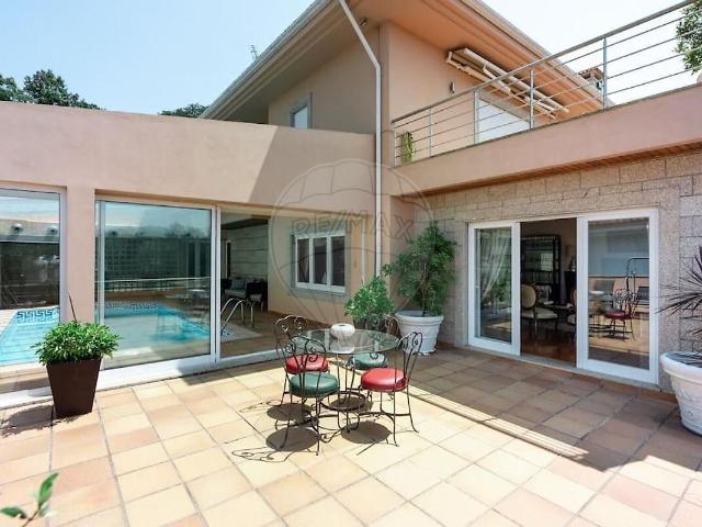 Moradia T5 à venda em Gondomar São Cosme, Valbom e Jovim, Gondomar RE/MAX Portugal