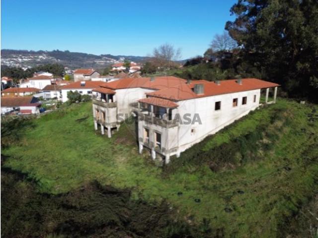 Moradia T5 à venda em Felgueiras