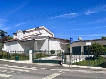 Moradia T5 à venda em Felgueiras