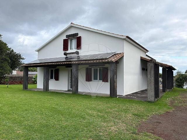 Moradia T5 à venda em Fenais da Luz, Ponta Delgada RE/MAX Portugal
