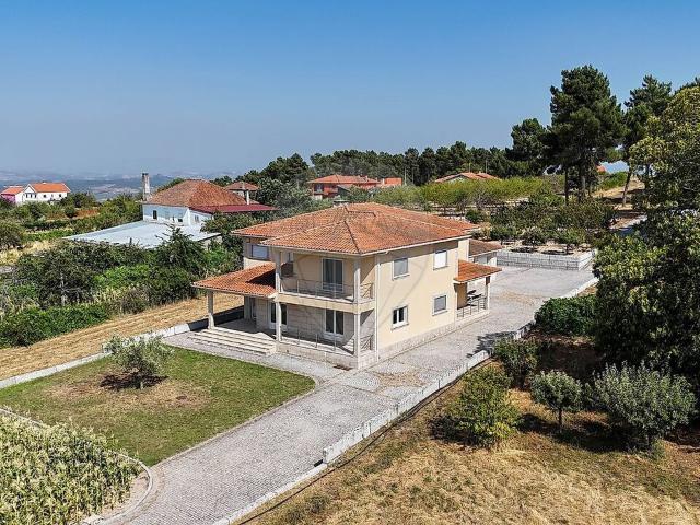 Moradia T5 à venda em Fiolhoso, Murça RE/MAX Portugal
