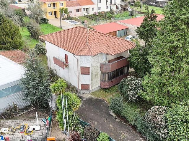 Moradia T5 à venda em Freixo de Cima e de Baixo, Amarante RE/MAX Portugal