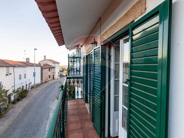 Moradia T5 à venda em Idanha a Nova