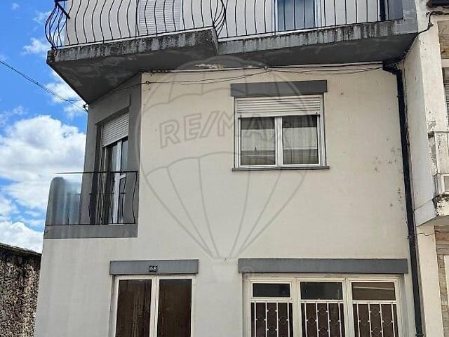 Moradia T5 à venda em Izeda, Calvelhe e Paradinha Nova, Bragança RE/MAX Portugal