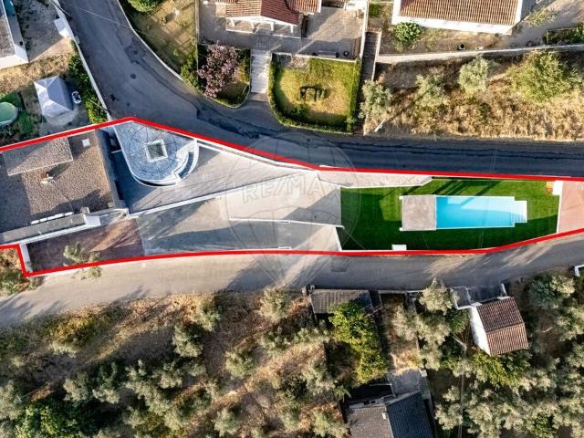 Moradia T5 à venda em Lousã e Vilarinho, Lousã RE/MAX Portugal