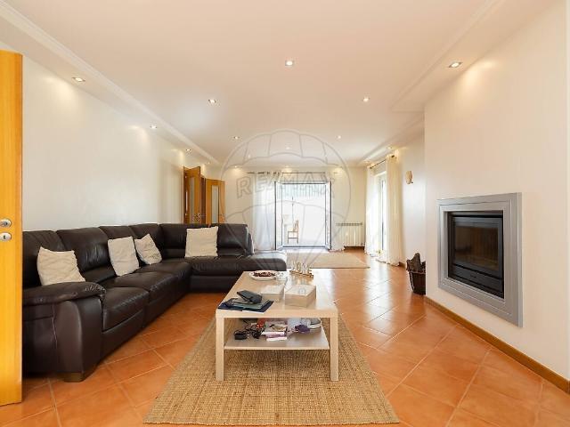 Moradia T5 à venda em Loures, Loures RE/MAX Portugal