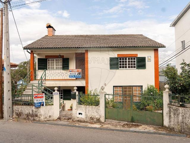 Moradia T5 à venda em Moledo, Castro Daire RE/MAX Portugal