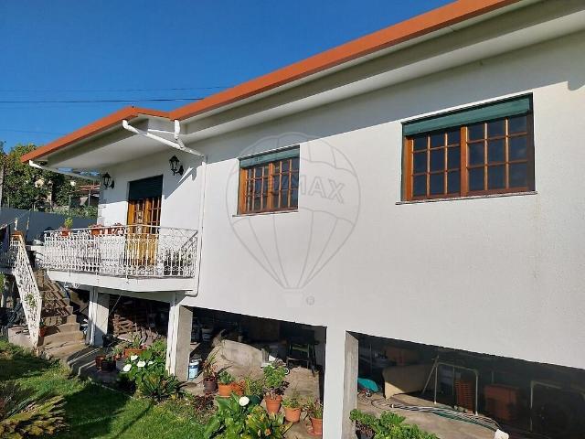 Moradia T5 à venda em Moreira de Cónegos, Guimarães RE/MAX Portugal