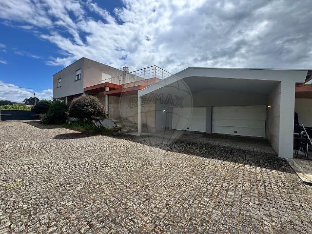 Moradia T5 à venda em Mazedo e Cortes, Monção RE/MAX Portugal