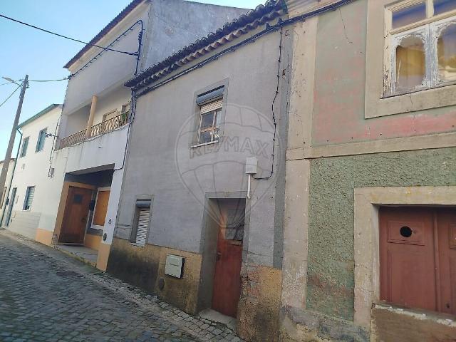 Moradia T5 à venda em Malpica do Tejo, Castelo Branco RE/MAX Portugal