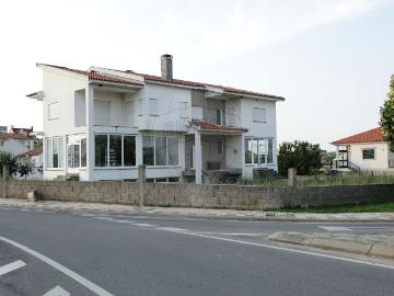 Moradia T5 à venda em Miranda do Douro