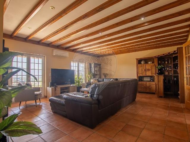 Moradia T5 à venda em Nogueira do Cravo, Oliveira do Hospital RE/MAX Portugal